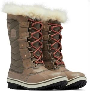 Sorel Women's Tan and Cream Winter Boots